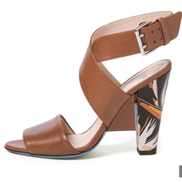 Fendi sandals size 37.5 - Picture 1 of 7